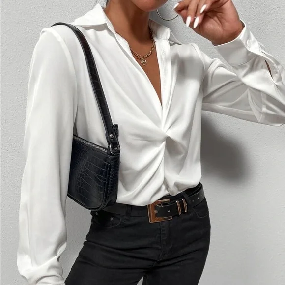 🐚 CLASSIC WHITE TWIST FRONT BLOUSE! - Picture 4 of 7